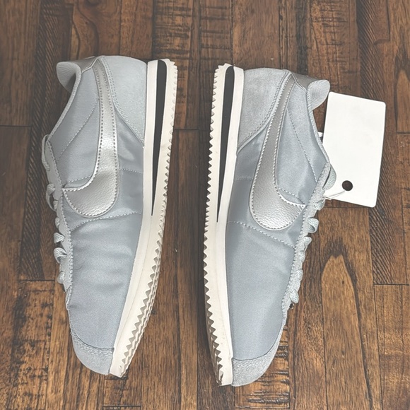 Nike Cortez Sneakers Shoes NWT Sustainable Textile Gray Pumice swoosh silver 8.5 - Picture 15 of 16
